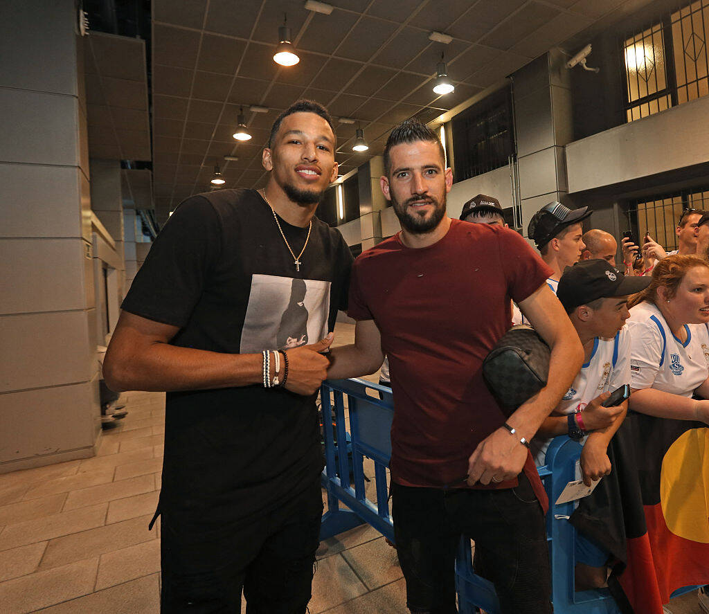 浓眉哥再受伤，独行侠被坑惨？四大潜在下家上线：勇士雄鹿在列