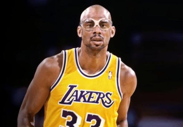 皇马客场3-0击败毕巴，维尼修斯表现低迷，全场仅射正1次，状态持续下滑。