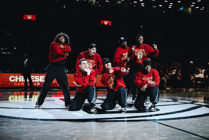 野茂英雄在道奇队的谢幕战，全场观众用日文大喊其名，场面动人