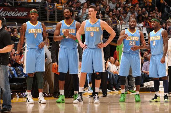 湖人三连败，东契奇被徐静雨痛批数据刷子，詹姆斯正负值-9竟成全队最佳