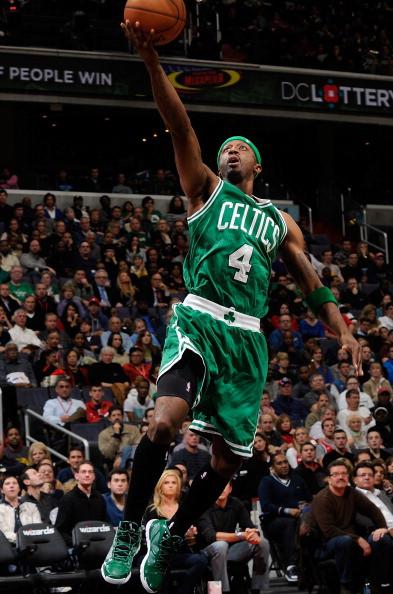 《棒球与政治：白宫开球传统的百年演变》